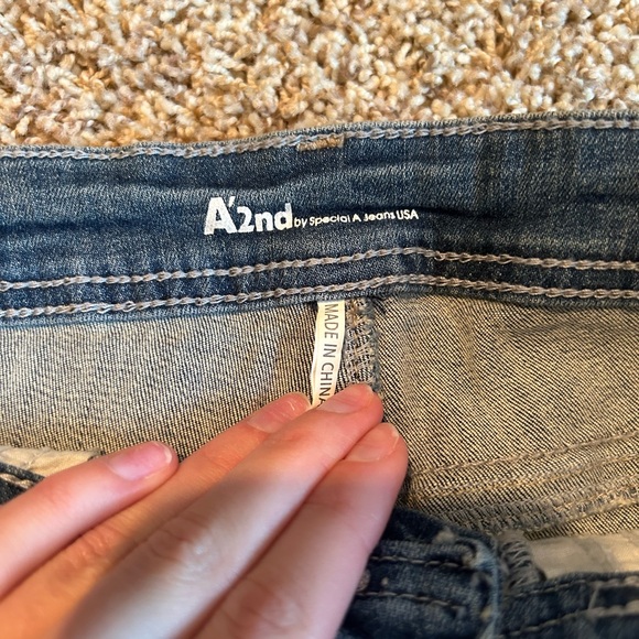 Jean Shorts - Picture 3 of 4